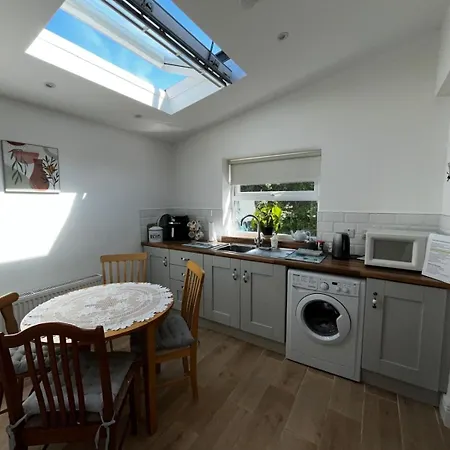 3br-sea View-fireplace-garden-free Parking Semesterbostad