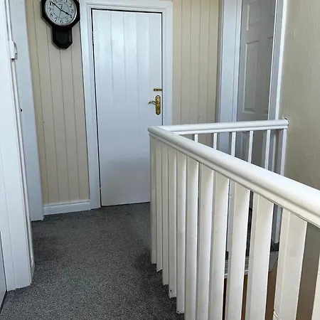 Semesterbostad 3br-sea View-fireplace-garden-free Parking *